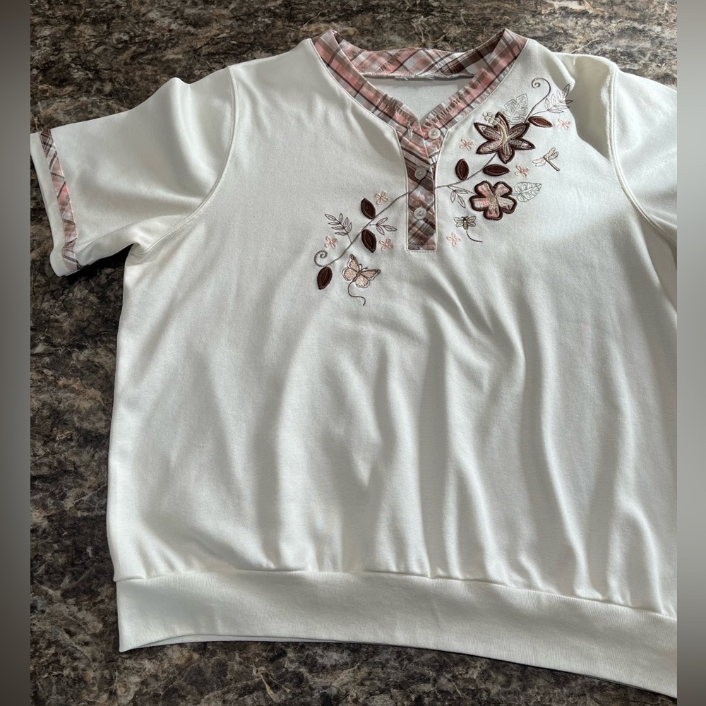 Women’s Floral Embroidered Shirt